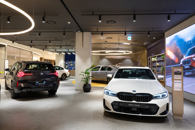 코오롱 모터스가 BMW 대전 신세계 아트앤사이언스 전시장을 리뉴얼했다. /사진=코오롱 모터스