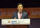 최재원 SK그룹 수석부회장이 31일 경북 경주 예술의전당에서 열린 APEC CEO 서밋 ‘아시아 퍼시픽 LNG 커넥트’ 세션에서 대표 연설을 하고 있다. / 사진=최재원