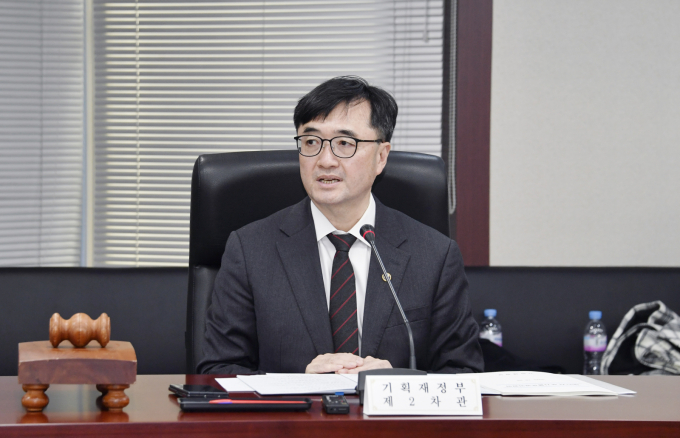 미래에셋자산운용은 28일 열린 기획재정부가 주관 연기금투자풀 주간운용사 선정에서 1위를 기록했다고 31일 밝혔다. 사진은 28일 임기근 기획재정부 차관이 제91차 투자풀운영위원회에서 모두발언을 하는 모습. /사진제공=기획재정부