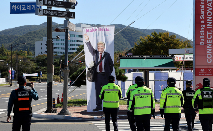 경찰이 APEC 정상회의가 무사히 마무리될 수 있도록 마지막까지 경호·경비 등에 총력 대응한다. 사진은 APEC 정상회의가 열리는 경북 경주화백컨벤션센터(HICO) 앞. /사진=뉴시스