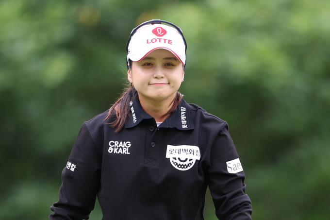 LPGA 메이뱅크 챔피언십에 나선 최혜진이 사흘째 선두를 달리고 있다. 사진은 지난달 전남 해남 파인비치 골프링크스에서 열린 BMW 레이디스 챔피언십 2025 3라운드에 나섰던 최혜진. /사진=뉴시스