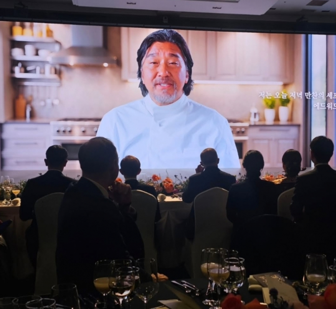 경주 2025 APEC 정상회의 만찬의 총괄 셰프를 맡았던 에드워드 리가 행사를 마친 소감을 자신의 인스타그램에 남겼다. /사진=에드워드 리 인스타그램