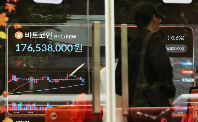 지난 10월 10일 오후 서울 서초구 빗썸 라운지에 비트코인 등 가상자산 시세가 표시되고 있다. /사진=뉴스1 장수영 기자