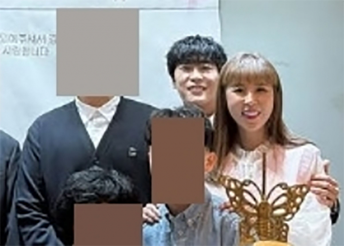 코요태 신지가 예비 남편인 가수 문원과 함께 부친 고희연에 동반 참석했다. /사진=신지 인스타그램 캡처