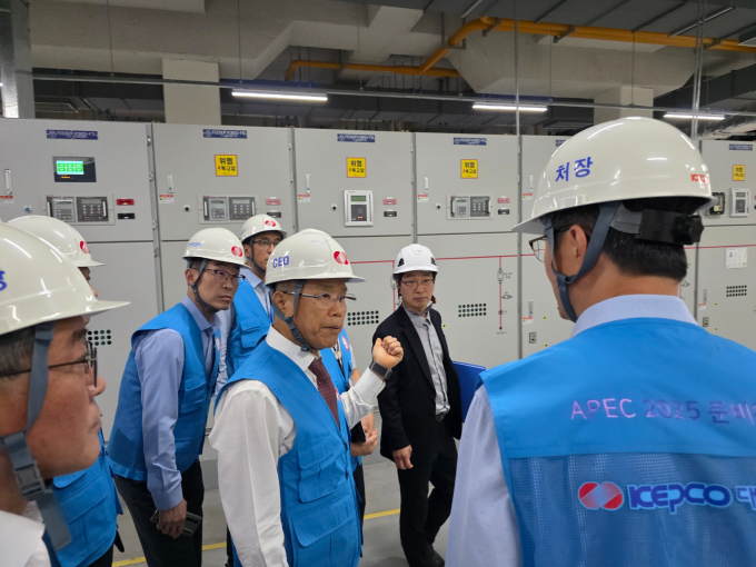 APEC 행사 기간 중 무결점 전력 공급을 다짐하는 김동철 한국전력 사장과 직원들의 모습. /사진=한국전력공사