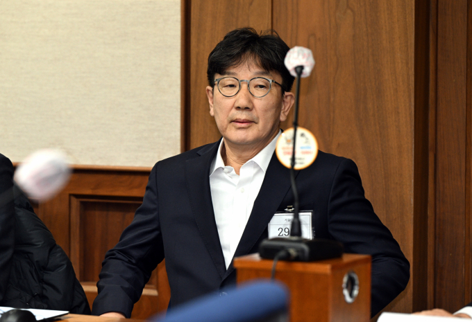  권성동 국민의힘 의원이 첫 재판에서 혐의를 부인했다. 사진은 권 의원이 3일 서울 서초동 서울중앙지법에서 통일교로부터 불법 정치자금을 수수한 혐의 사건 1차 공판에 출석해 자리에 앉아 있는 모습. /사진=뉴스1(공동취재단)