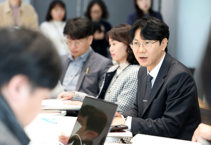 경기도교육청 갈인석 예산담당관이 3일 남부청사 2층에서 '2026 본예산안 편성' 관련 브리핑을 진행하고 있다. /사진=김동우 기자
