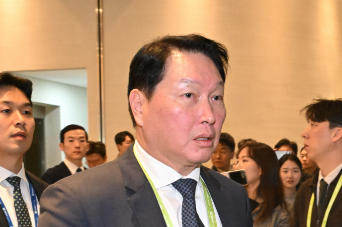 최태원 SK그룹 회장이 한국 메모리반도체 산업이 엔비디아 등 글로벌 기업의 차세대 칩 개발에 있어 '핵심 축' 역할을 하고 있다고 강조했다. 사진은 최태원 SK그룹 회장이 29일 경북 경주시 경주예술의전당에서 열린 아시아태평양경제협력체(APEC) 정상회의 한미 비즈니스 라운드 테이블에 참석하고 있는 모습. /사진=공동취재