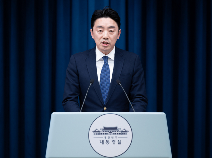 강훈식 대통령 비서실장이 3일 서울 용산구 대통령실 청사에서 열린 현안 관련 브리핑에서 재판중지법에 대해 "불필요한 법안"이라고 밝혔다. /사진=뉴스1