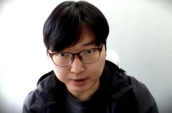 세계에서 가장 높은 IQ(지능지수)를 보유한 것으로 알려진 김영훈씨가 미국 망명을 신청한다고 밝혔다. 사진은 김영훈씨의 모습. /사진=엑스 캡처