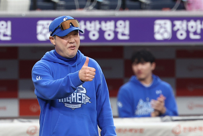 삼성 라이온즈가 베테랑들과 대거 이별하면서 박진만 감독의 리더십이 시험대에 올랐다. 사진은 삼성을 지휘 중인 박 감독. /사진=뉴스1 