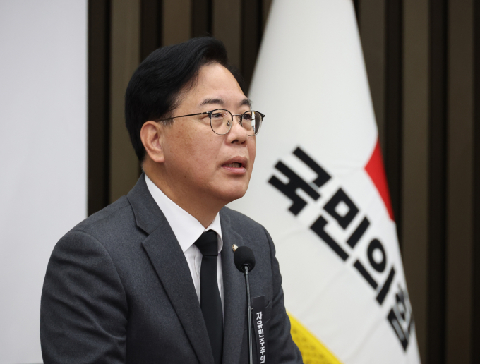 송언석 국민의힘 원내대표가 김현지 대통령실 제1부속실장의 국정감사 출석 불발을 비판하며 김 실장을 향해 자진 출석을 선언하라고 말했다. 사진은 지난 4일 송언석 국민의힘 원내대표가 서울 여의도 국회에서 열린 의원총회에서 발언을 하고 있는 모습. /사진=뉴시스