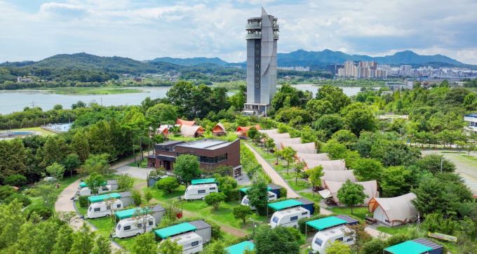  공공 우수야영장으로 선정된 의왕시 왕송호수캠핑장 전경. /사진제공=의왕시 