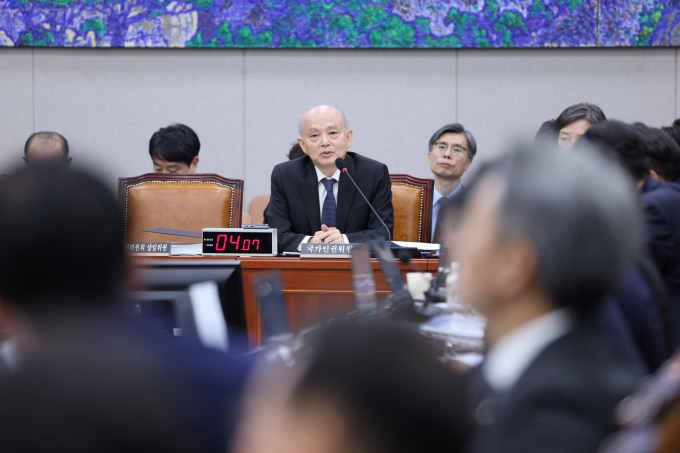  안창호 국가인권위원장이 5일 서울 여의도 국회 운영위원회에서 열린 국가인권위원회에 대한 국정감사에 출석해 자신에게 제기된 성희롱·성차별 의혹에 대해 허위 사실이라고 밝혔다. /사진=뉴스1