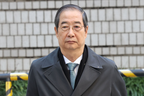 한덕수 전 국무총리의 내란 우두머리 방조 및 위증 등 혐의 재판이 진행되고 있다. 사진은 한덕수 전 국무총리가 5일 오전 서울 서초구 서울중앙지방법원에서 열린 내란 우두머리 방조 및 위증 등 혐의 재판에 출석하고 있는 모습. /사진=뉴스1