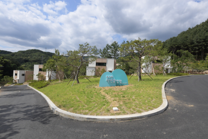 경기도 북부의 대표 산림휴양지인 동두천 자연휴양림 입구 모습. /사진제공=동두천시 