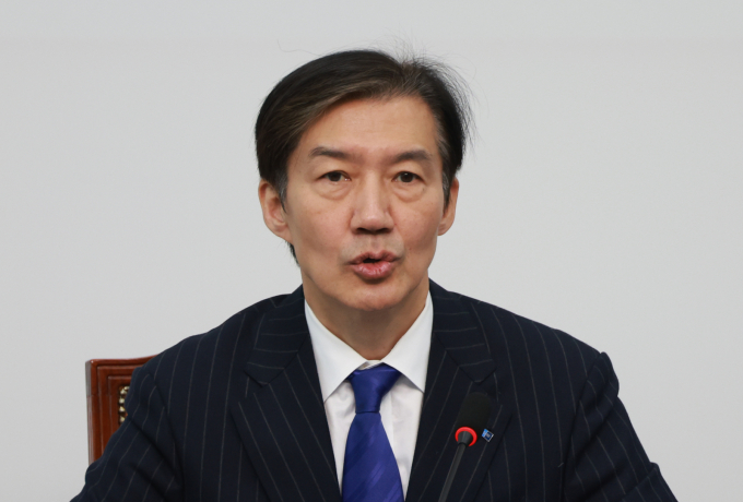조국 조국혁신당 비상대책위원장이 6일 서울 여의도 국회에서 열린 비상대책위원회의에서 참석해 "당대표직에 출마하기 위해 오후 비상대책위원장에서 사퇴한다"고 밝혔다. /사진=뉴시스