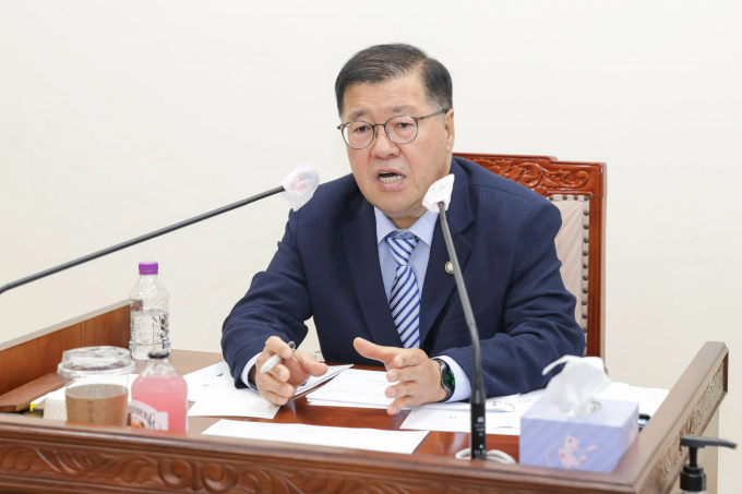  임홍열 고양시의회 '고양시데이터센터건립관련적정성여부에대한행정사무조사특별위원회' 특위 위원장이 5일 첫 사무조사에서 발언하고 있다. /사진제공=고양시의회