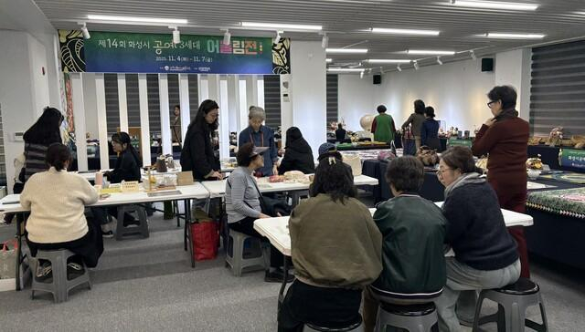 제14회 화성특례시 공예3세대 어울림전 행사 모습. /사진제공=화성특례시
