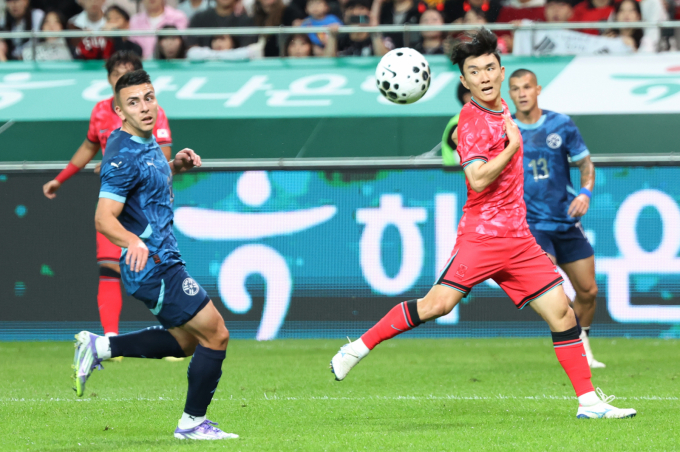 황인범이 부상으로 낙마하면서 한국축구대표팀이 새로운 3선 미드필더 조합을 짜야할 위기에 놓였다. 사진은 대표팀에서 활약 중인 황인범. /사진=뉴스1 