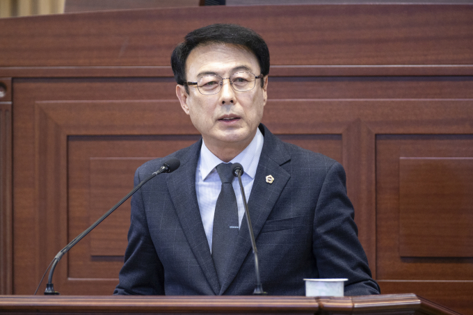 이충원 경북도의원이 6일 열린 제359회 정례회 본회의에서 도정질문을 하고 있다. /사진제공=경북도의회