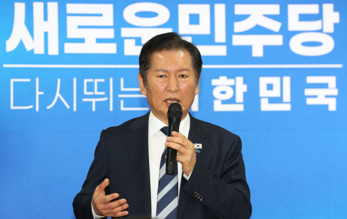 정청래 더불어민주당 대표가 7일 충북 청주시에서 현장 최고위원회의와 K-바이오 세계 도약을 위한 정책 간담회를 진행한다. 사진은 지난달 25일 정청래 더불어민주당 대표가 오전 제주시 이도2동에 위치한 민주당 도당사에서 열린 핵심 당원 간담회에서 발언하고 있는 모습. /사진=뉴시스