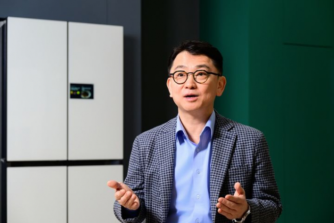 삼성전자가 올해 주요 인공지능(AI) 가전 모델 수를 전년 대비 세배 이상 확대하며 소비자 선택의 폭을 넓히고 있다. 사진은 삼성전자 DA(생활가전)사업부 개발팀장인 문종승 부사장의 모습. /사진=삼성전자 뉴스룸