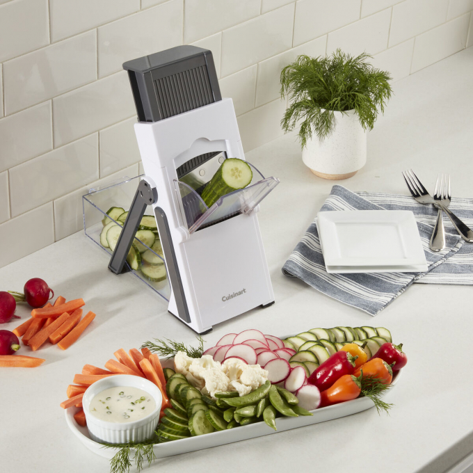 미국 주방가전 브랜드 쿠진아트(Cuisinart)가 신제품 채칼 '스탠드 앤 슬라이스 채칼(모델명: CTG-00-PMANKR)'을 코스트코 단독으로 출시한다고 7일 밝혔다. /사진=쿠진아트