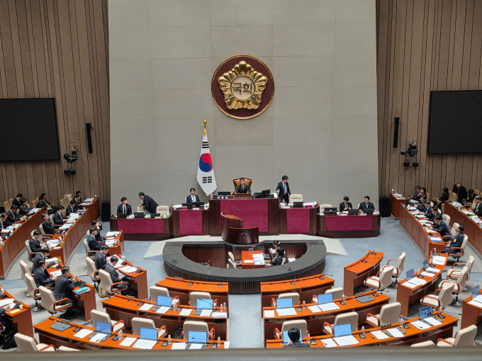 안규백 국방부 장관이 합동참모본부(합참) 장군 40여명을 일괄 교체하라는 지시를 내린것이냐는 의혹에 대해 "지시한 바가 없다"고 밝혔다. 사진은 7일 서울 여의도 국회에서 열린 예산결산특별위원회 종합정책질의가 진행되는 모습. /사진=김성아 기자