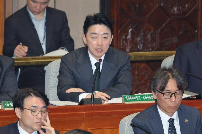 강훈식 대통령 비서실장이 7일 서울 여의도 국회에서 열린 예산결산특별위원회 전체회의에서 재판중지법과 관련한 의원 질의에 답변하고 있다. /사진=뉴스1