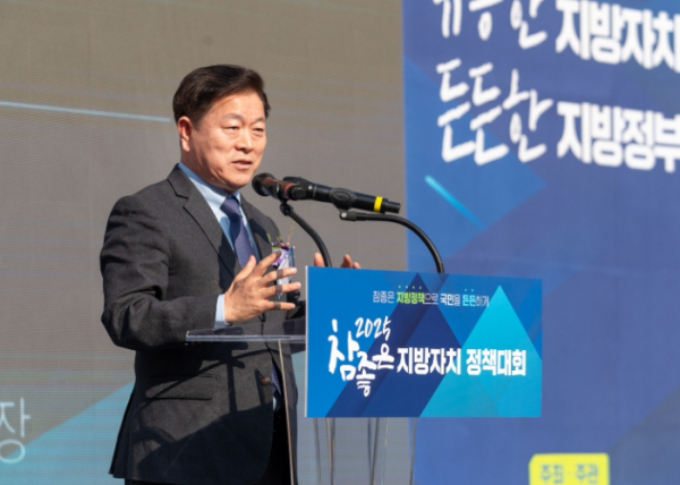 박승원 광명시장이 7일 오후 국회의사당 사랑재에서 광명시와 참좋은지방정부협의회가 공동 주최한 ‘2025 참좋은 지방자치 정책대회’에서 개회사를 하고 있다. /사진제공=광명시