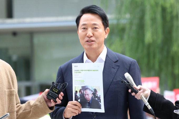 오세훈 서울시장이 8일 서울 종로구 KT광화문 웨스트빌딩에 마련된 김건희 여사 관련 의혹을 수사하는 민중기 특별검사 사무실에서 진행되는 소환조사에 출석하고 있다. /사진=뉴시스