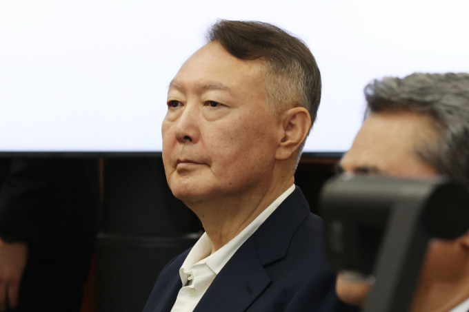 윤석열 전 대통령이 8일 특검에 출석해 조사받으라는 이명현 순직해병 특별검사팀 요구에 결국 불응했다. 사진은 지난 9월26일 윤석열 전 대통령이 서울 서초구 서울중앙지법에서 열린 특수공무집행방해, 직권남용 권리행사방해 등 혐의 사건 첫 공판에 출석한 모습. /사진=뉴시스