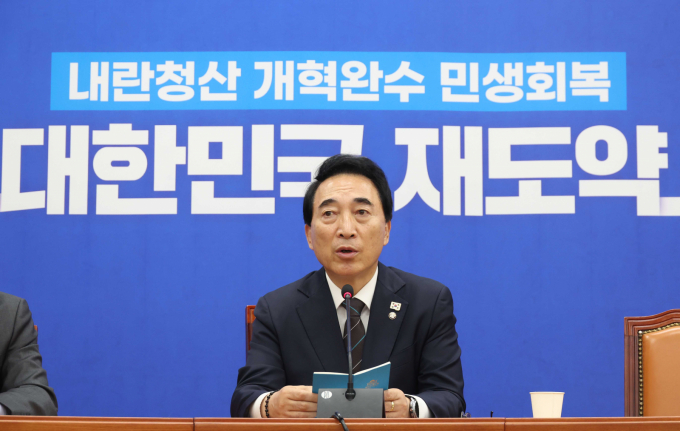 더불어민주당이 오세훈 서울시장의 '시정 실패'를 검증하기 위한 목적의 태스크포스(TF)를 출범시켰다. 사진은 지난달 26일 박수현 더불어민주당 수석대변인이 서울 여의도 국회에서 열린 현안관련 기자간담회에서 발언을 하고 있는 모습. /사진=뉴시스