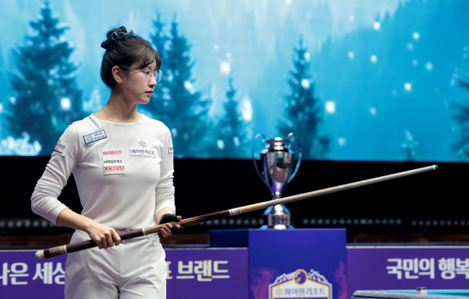 하이원리조트 이미래가 에스와이 이우경을 꺾고 정상에 올랐다. 사진은 지난 10일 강원 정선 하이원리조트 그랜드호텔 컨벤션홀에서 열린 2025-26시즌 7차 투어 국민의 행복 쉼터 하이원리조트 PBA-LPAB 챔피언십 LPBA 결승전에 나선 이미래. /사진=프로당구협회(PBA) 제공 