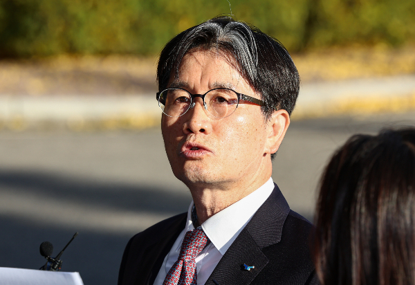 오동운 고위공직자범죄수사처장이 "직무유기하지 않았다"고 밝혔다. 사진은 오 처장이 11일 오전 정부과천청사 공수처로 출근하며 입장문을 읽고 있는 모습. /사진=뉴스1