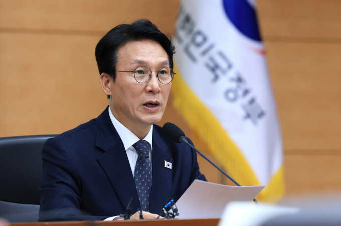 김민석 국무총리가 11일 경찰개혁 방안을 조속히 마련하라고 행정안전부와 경찰청에 긴급 지시를 내렸다. 사진은 지난 10일 김민석 국무총리가 서울 종로구 정부서울청사 별관 국제회의장에서 열린 2050 탄소중립녹색성장위원회 전체회의에서 발언을 하고 있는 모습.  /사진=뉴스1
