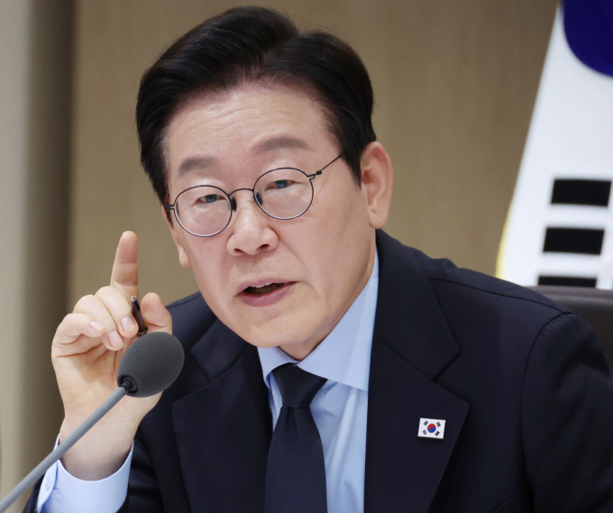 이재명 대통령이 11일 서울 용산구 대통령실 청사에서 열린 제49회 국무회의에서 "잠재성장률을 반등시킬 수 있도록 정책적 역량을 총집중해 달라"고 부처에 주문했다. /사진=뉴시스(대통령실통신사진기자단)
