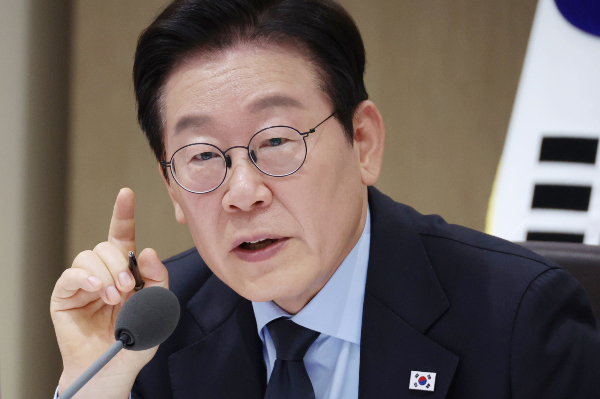 이재명 대통령을 살해하겠다는 협박글이 올라왔다. 사진은 이 대통령이 11일 서울 용산 대통령실 청사에서 열린 국무회의에서 발언하고 있는 모습. /사진=뉴시스(대통령실통신사진기자단)