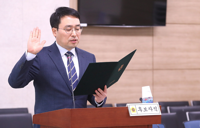 LH는 늦으면 내년 초 새 사장이 선임될 전망이다. 사진은 이헌욱 변호사가 GH 사장 후보자 시절 인사청문회에 출석한 모습. /사진=뉴스1