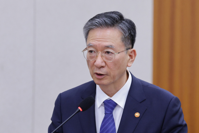 정성호 법무부 장관이 검찰의 항소 포기 논란 이후 처음으로 국회에 출석한다. 사진은 지난 9월4일 정성호 법무장관이 서울 여의도 국회에서 열린 법제사법위원회 전체회의에서 2024 회계연도 예비비지출 승인의 건에 대한 감사 인사를 하고 있는 모습. /사진=뉴스1