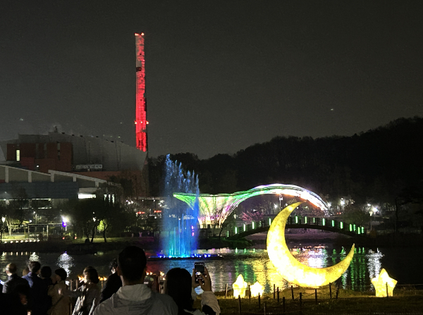 지난 6월 공공예술작품으로 재탄생한 김포한강자원화센터굴뚝. /사진제공=김포시