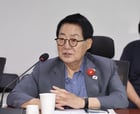 박지원 더불어민주당 의원이 &quot;항소 포기에 대해 반발하고 있는 검사들을 이번 기회에 모두 정리해야 한다&quot;고 요구했다. 사진은 지난 7월10일 박지원 더불어민주당 의원이 서울 여의도 국회 의원회관에서 열린 &#039;농산물 유통시장의 진단과 대응방안 모색 : 농업혁신포럼 전문가 초청 강연&#039;에서 발언하고 있는 모습. /사진=뉴시스