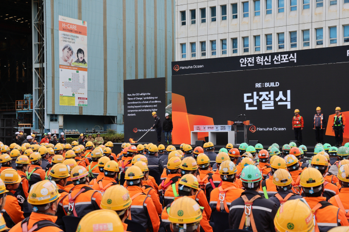 한화오션이 '처음부터 원점에서 다시'의 마음가짐으로 안전관리 혁신에 나선다. 사진은 안전선포식 행사 모습. /사진=한화오션