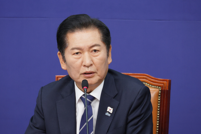 정청래 더불어민주당 대표가 12일 서울 여의도 국회에서 열린 최고위원회의에서 "민주당은 모든 수단을 동원해 불법·위법이 드러난 정치검사들을 사법처리하겠다"고 전했다. /사진=뉴스1