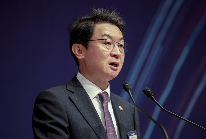 이억원 금융위원장이 지난달 1일 서울 중구 프레스센터에서 열린 새도약기금 출범식에서 축사를 하고 있다./사진=뉴시스