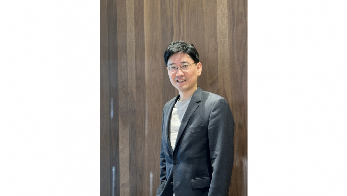 아로마티카가 12일 기자간담회를 열고 향후 사업 방향과 의문점에 대해 질의응답 시간을 가졌다. 이날 기자간담회에는 김영균 대표와 이준호 대표가 참석했다. 김영균 대표는 경영과 브랜드 마케팅을, 이준호 대표는 재무 부문을 책임진다. 사진은 이준호 아로마티카 대표. /사진제공=아로마티카