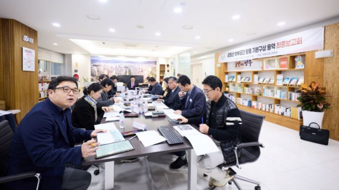양주시가 지난 11일 시청 시장실에서 '경원선 하부공간 활용 기본구상 용역' 최종보고회를 열고, 철도 유휴부지를 활용한 시민 생활공간 조성 방향을 논의하고 있다. /사진제공=양주시 
