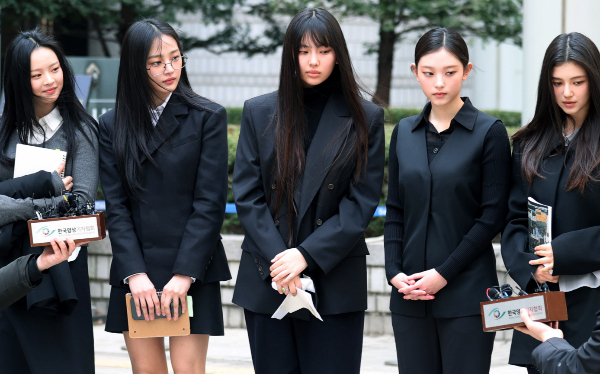 뉴진스 멤버 전원이 하이브 레이블 어도어에 복귀하겠다는 의사를 밝혔다. 사진은 뉴진스 멤버 전원 모습. /사진=뉴시스