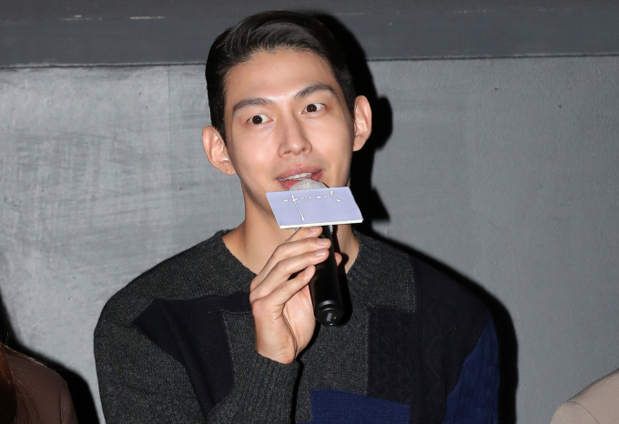 그룹 UN 출신 배우 최정원이 스토킹 혐의로 검찰에 넘겨졌다. 사진은 지난 2020년 서울 광진구 건대입구 롯데시네마에서 진행된 영화 '나의 이름' 언론시사회에 참석한 UN출신 배우 최정원. /사진=머니투데이